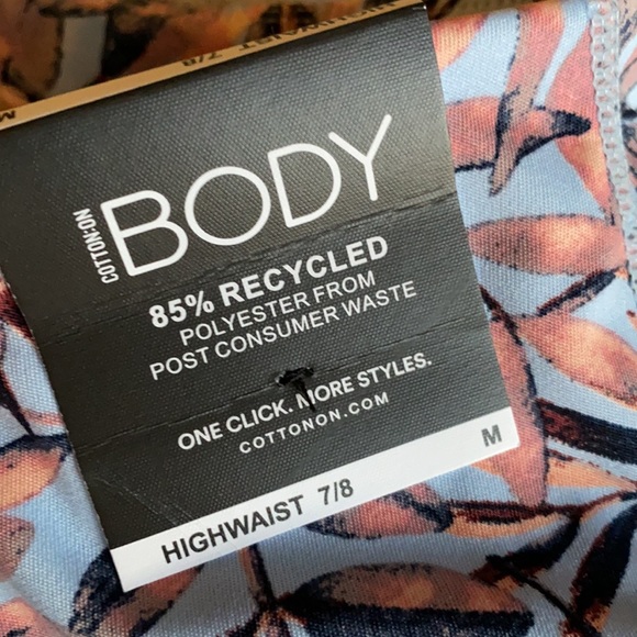 Pocket Leggings - Picture 2 of 3